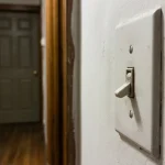 Zakaj vam navada, da imate ponoči luči na hodniku, krade udobje in mir? zakaj-vam-navada-da-imate-ponoci-luci-na-hodniku-krade.webp.webp